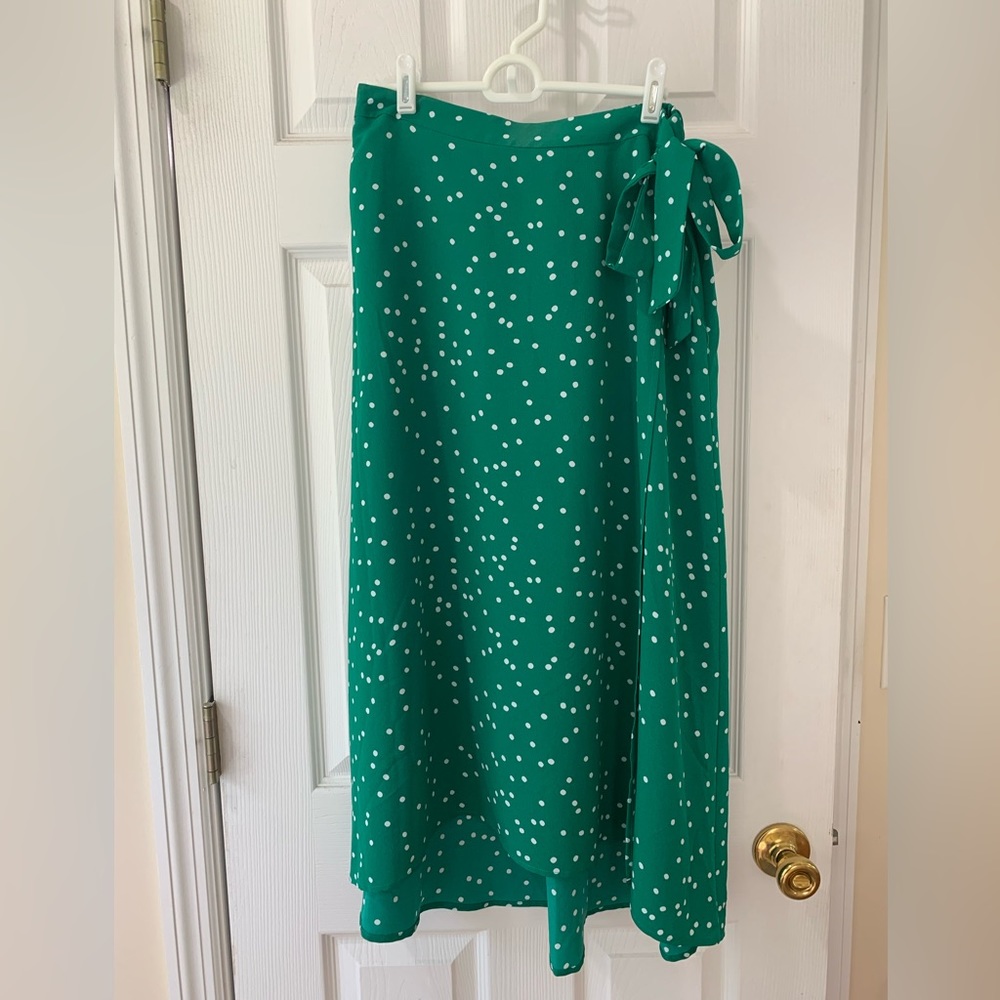 NWT Katie Sturino Tobin Wrap Skirt, Green with White Polka Dots, Size Medium